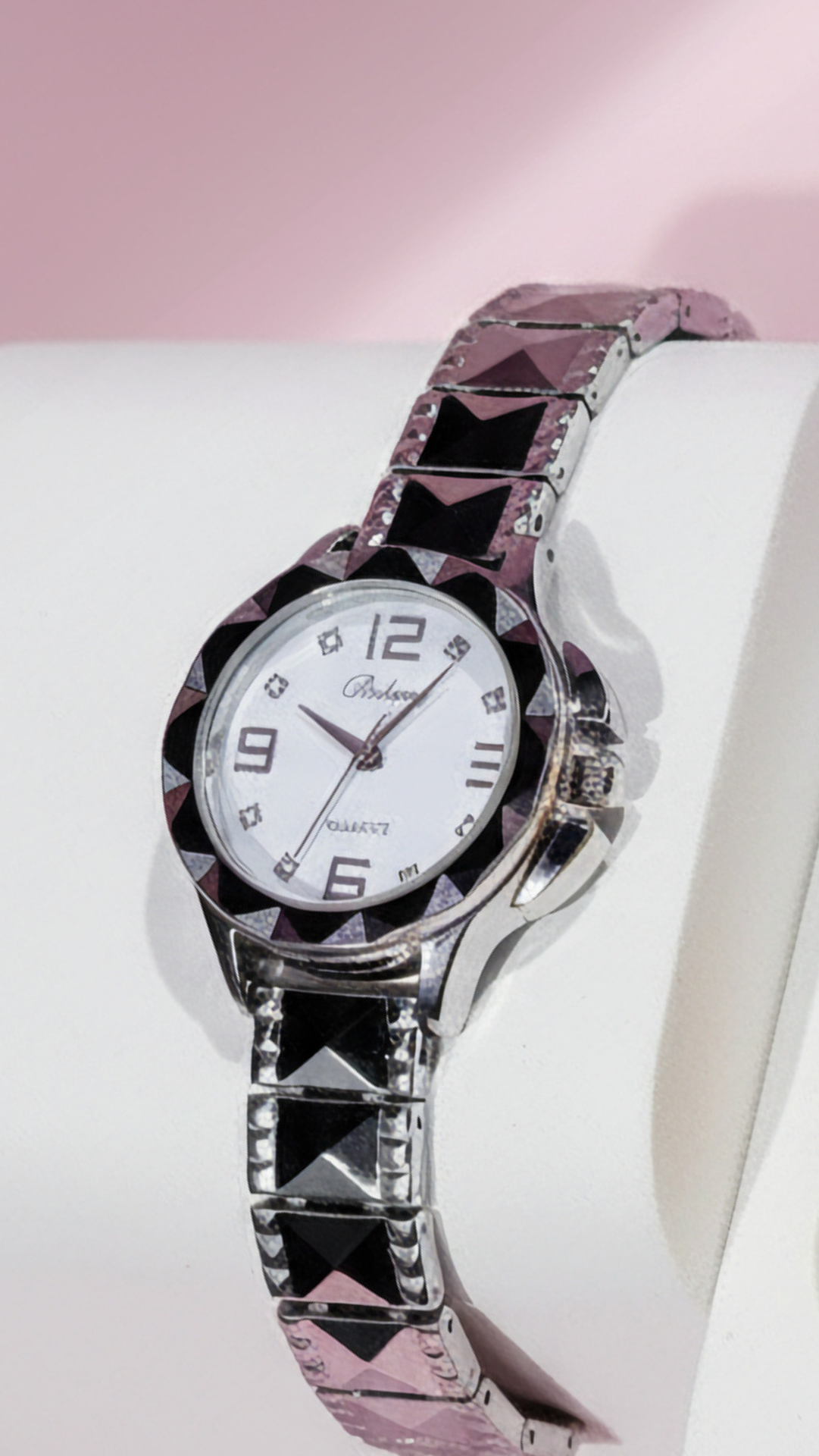 Pyramid Band Round Face Quartz Movement Watch