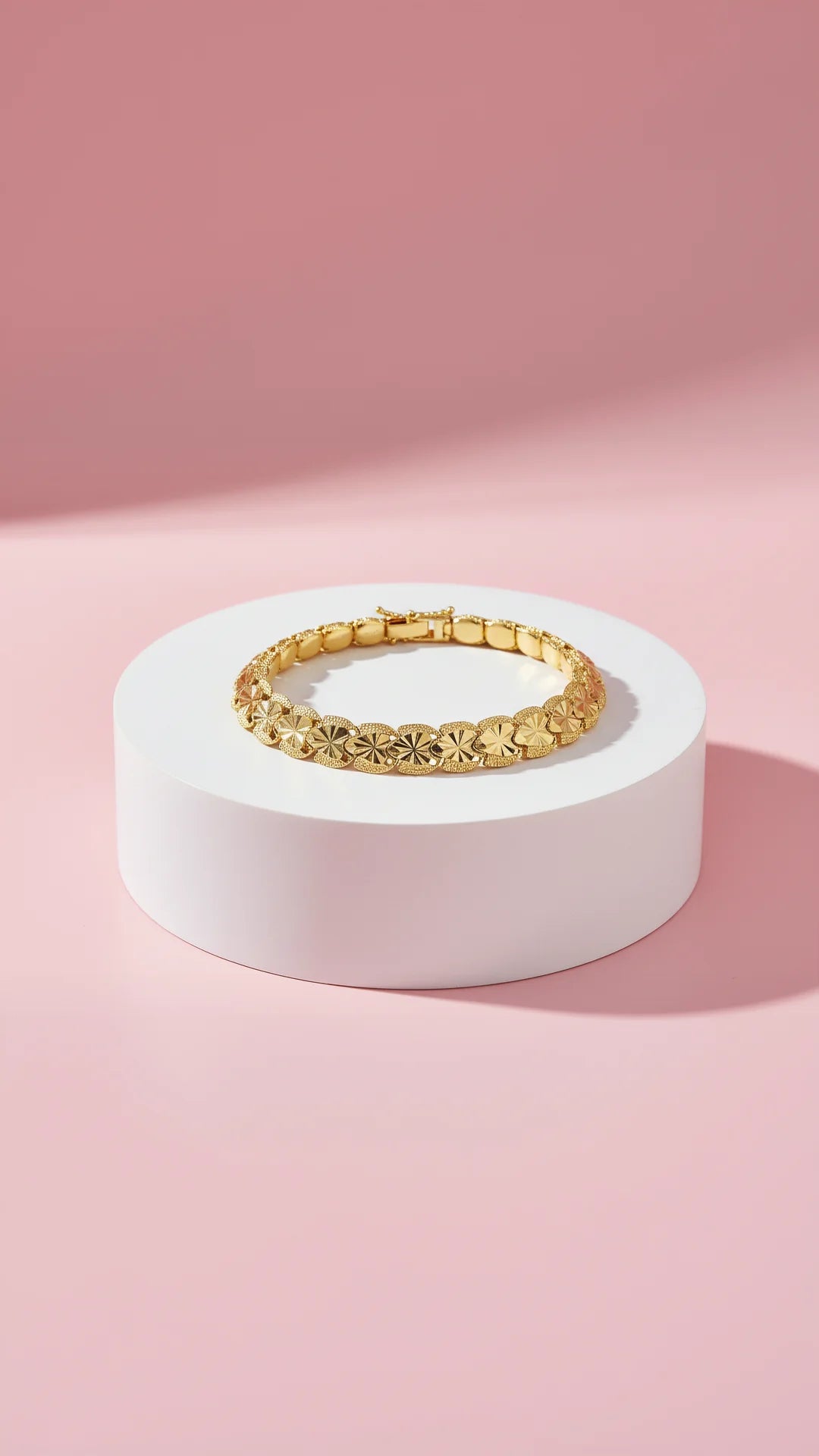 Geometric Gold Link Decor Bracelet