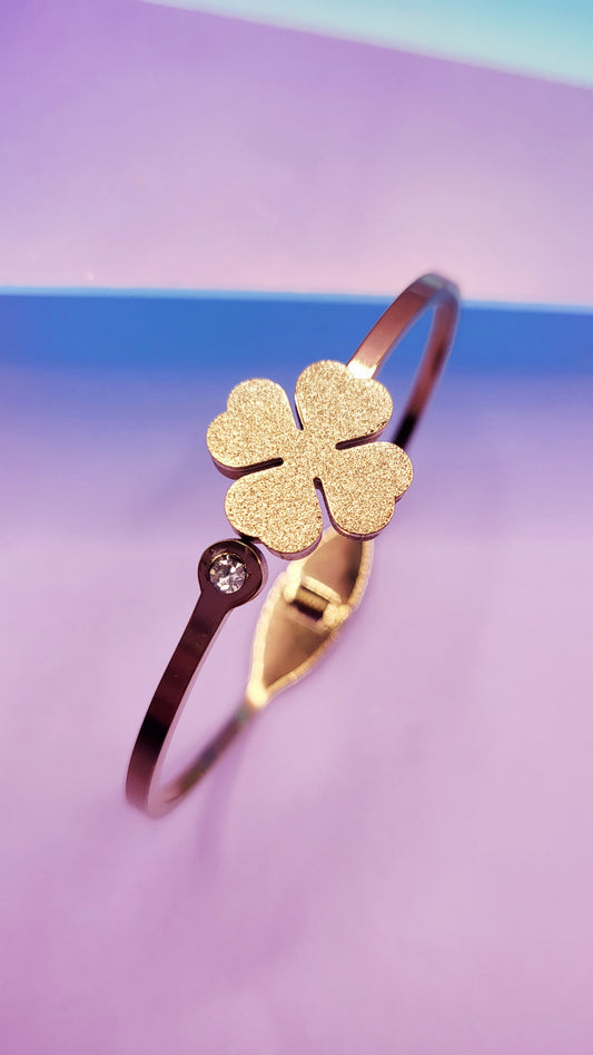 Clover Charm Bangle