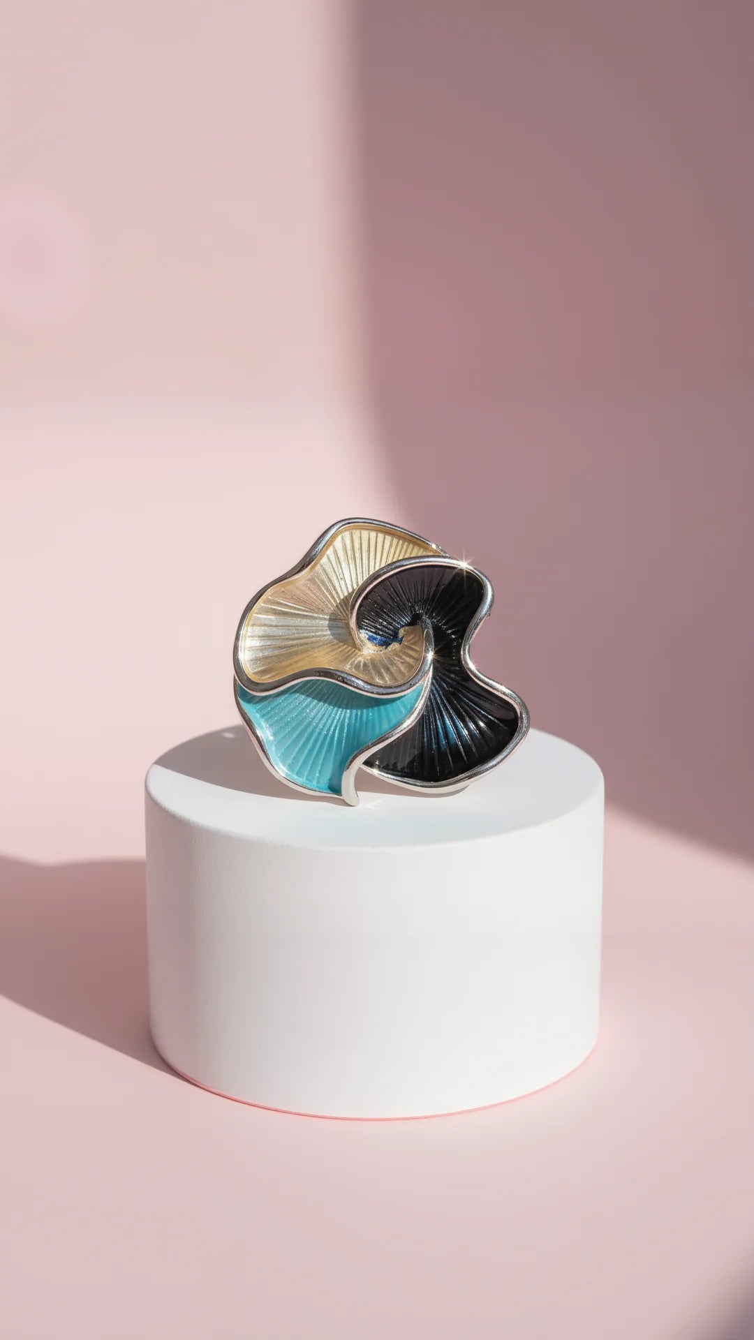 Abstract Tri Colour Magnetic Wavey Edged Brooch