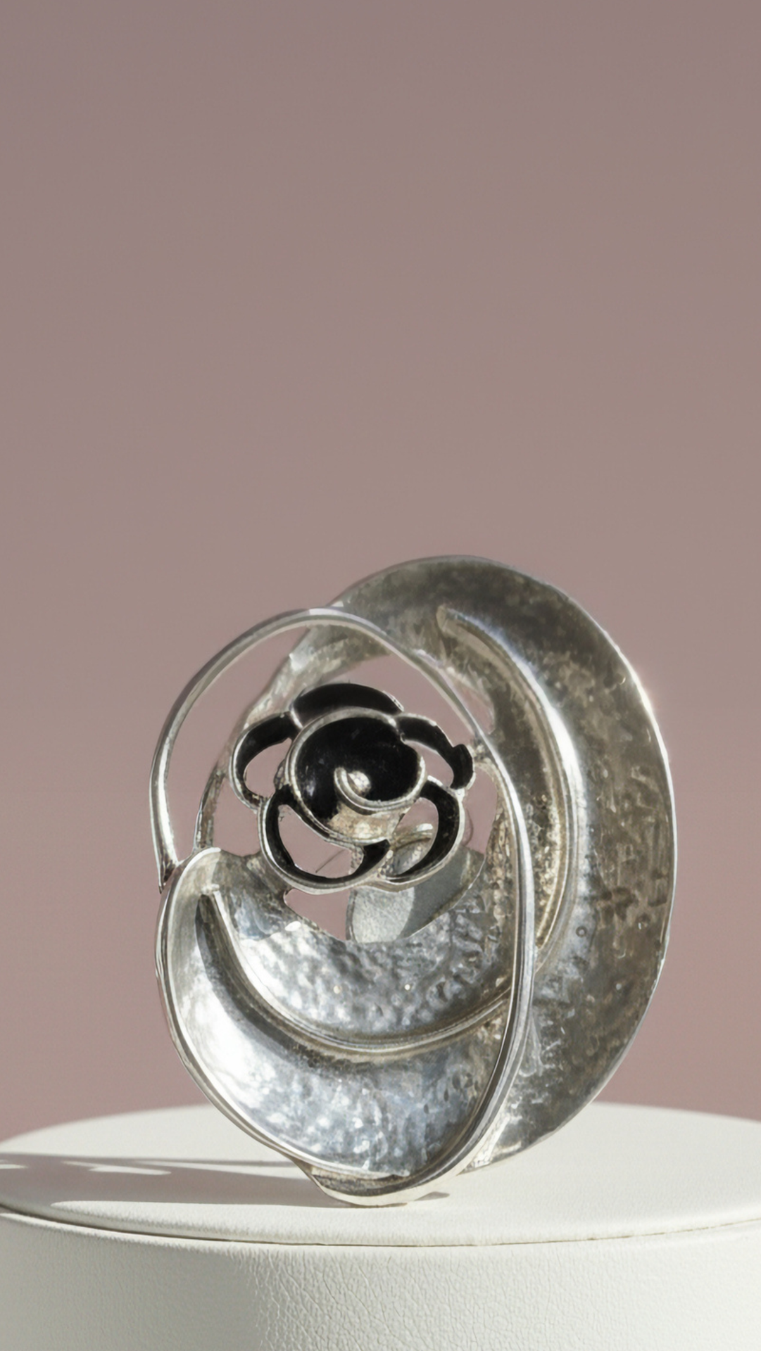 Abstract Gold Curved Rose Magnetic Brooch