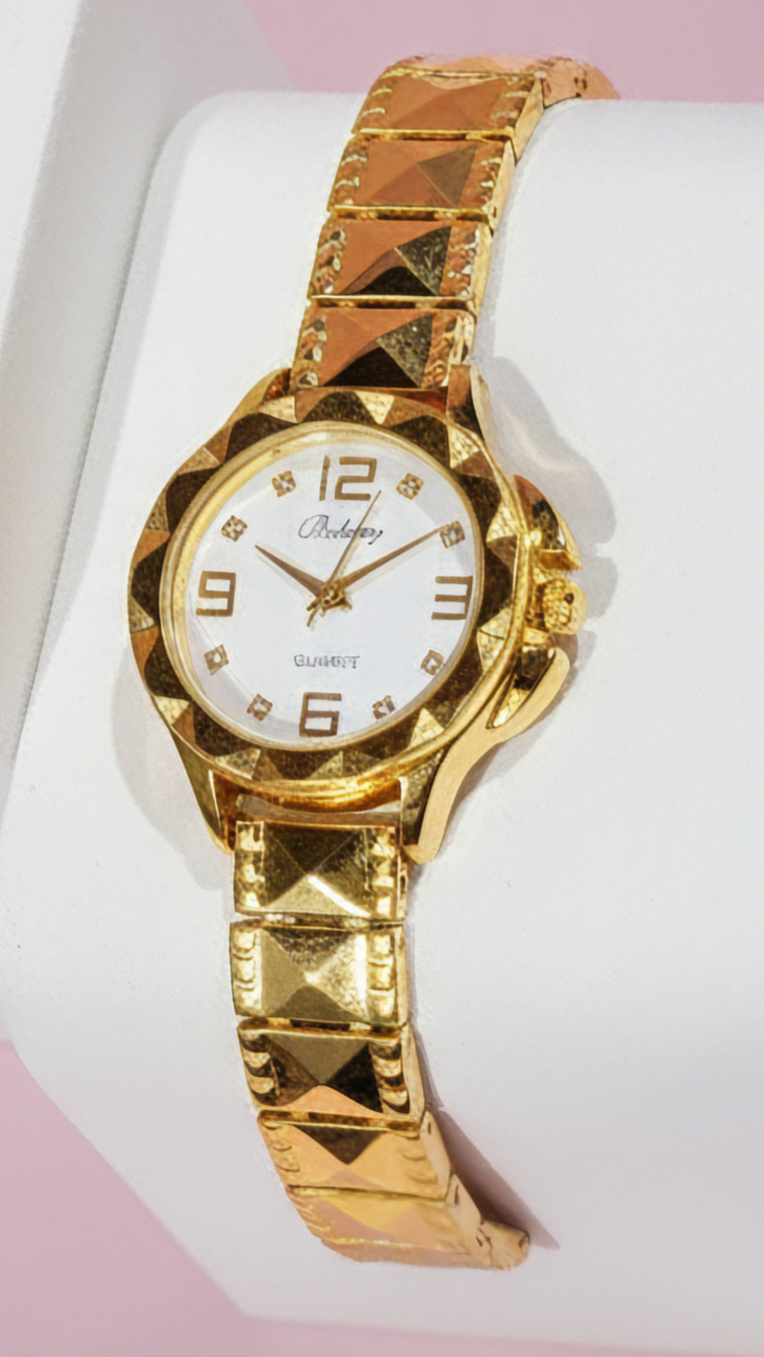 Pyramid Band Round Face Quartz Movement Watch