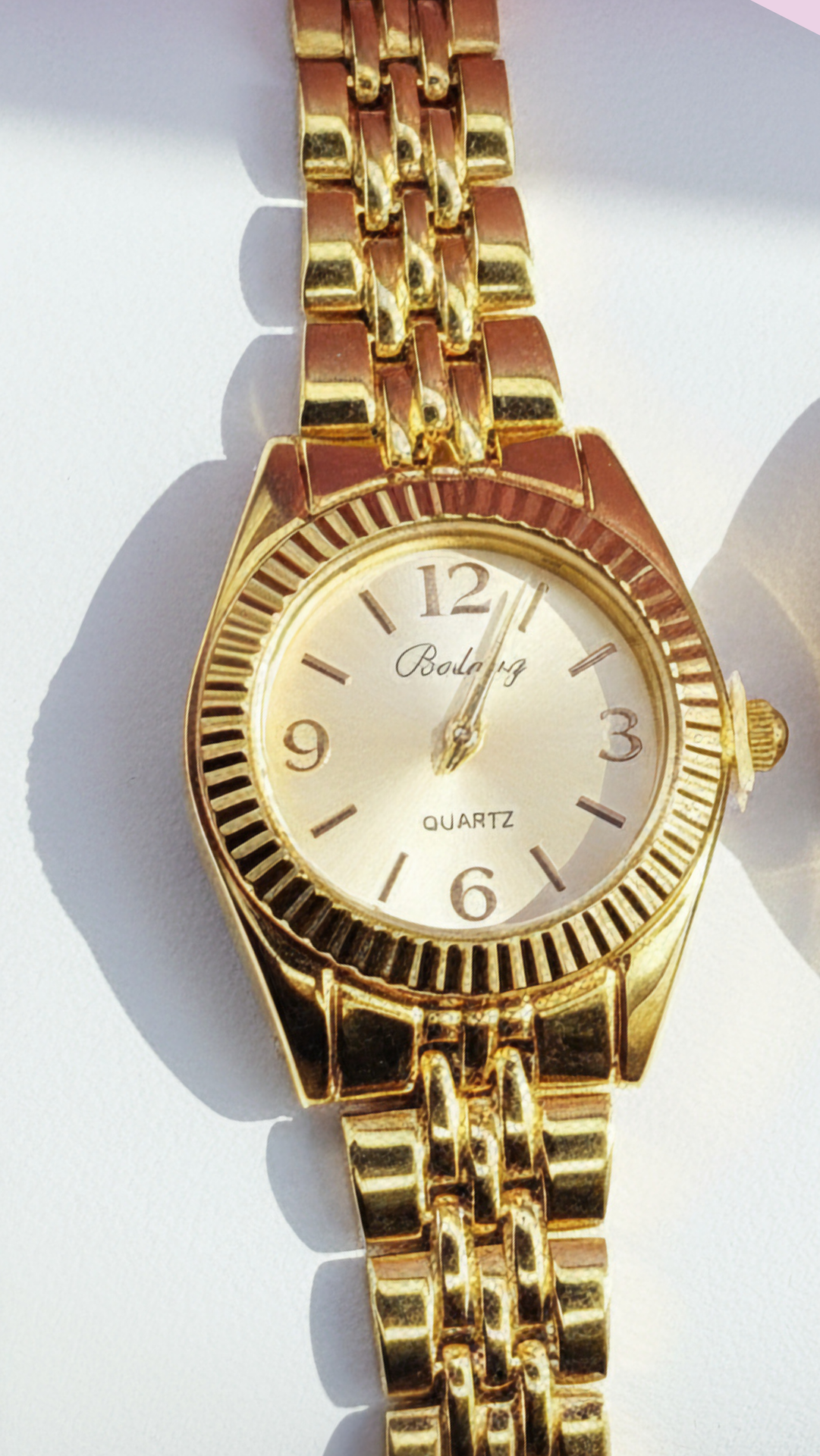 Metallic Round Face Quartz Movement Watch