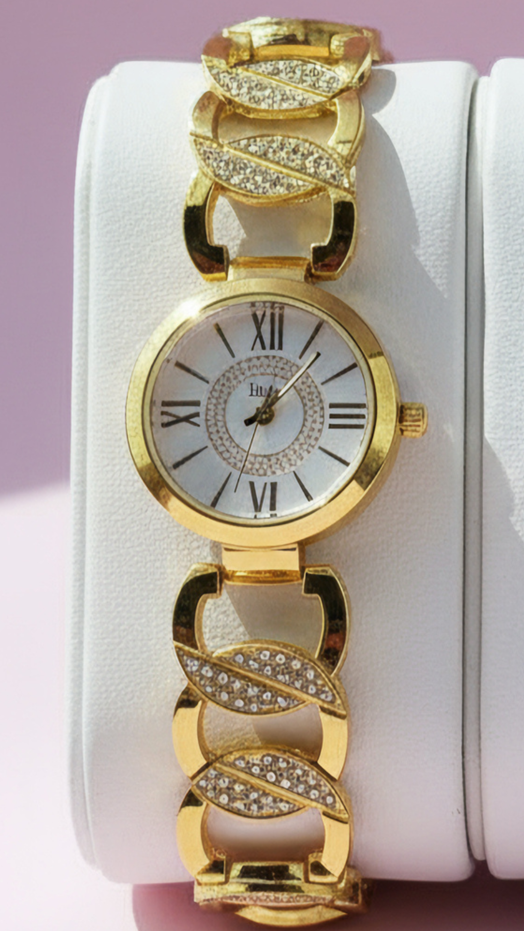 Crystal Link Round Face Watch