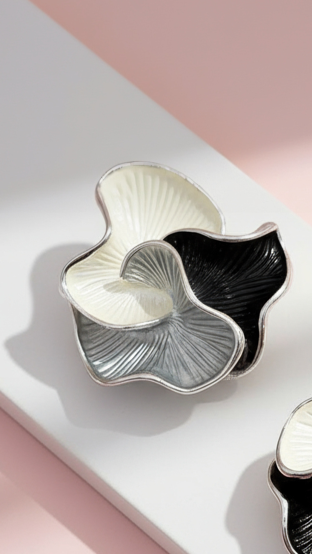 Abstract Tri Colour Magnetic Wavey Edged Brooch