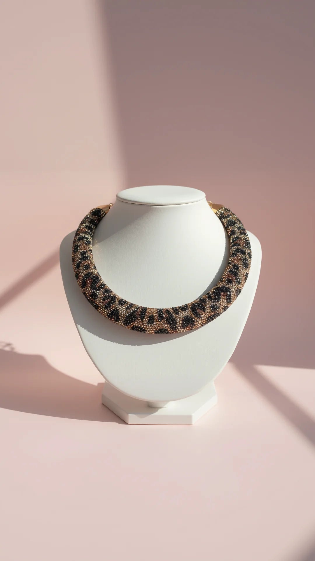 Round Cut Crystal Collar Necklace