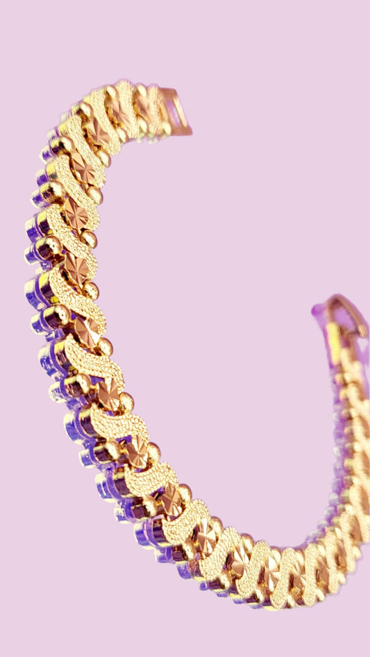 Aura Shiny Gold Link Bracelet