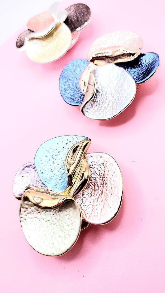 Abstract Magnetic Wave Brooch